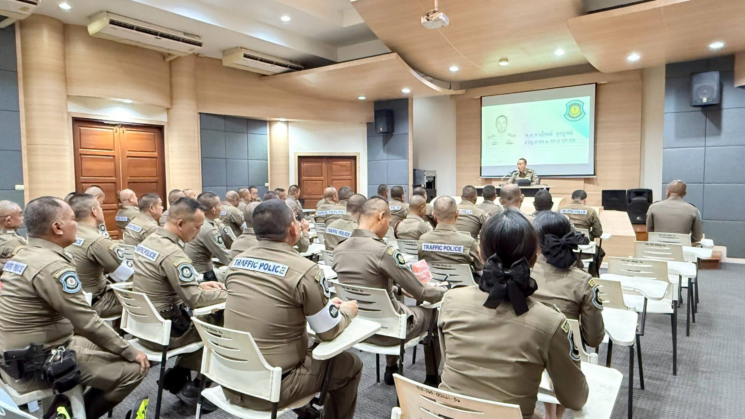 LINE_ALBUM_ประชุมบริหาร 12032568_250318_16