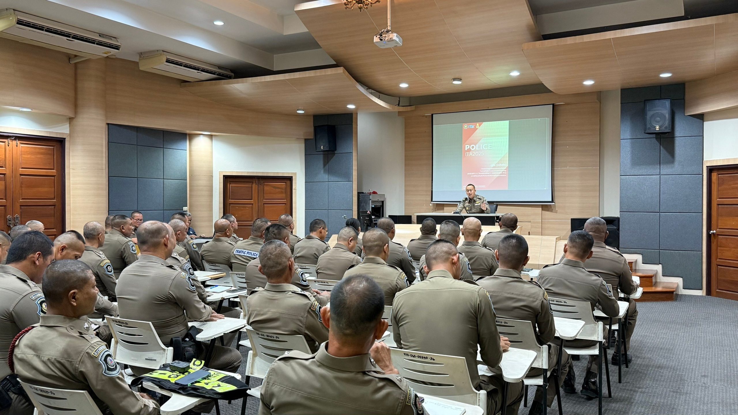 LINE_ALBUM_ประชุมมอบนโยบาย 80,81 (532568)_250318_10