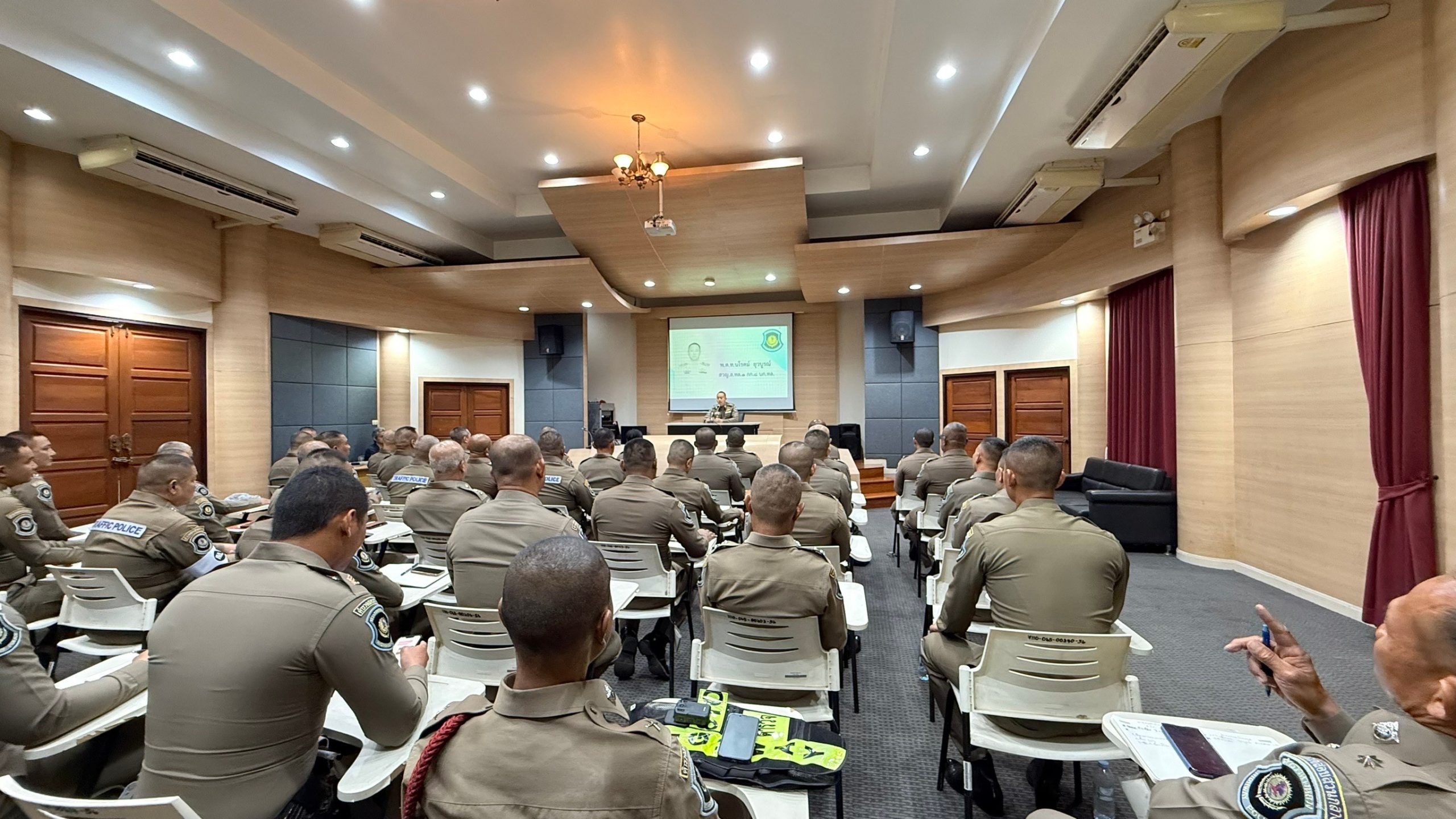 LINE_ALBUM_ประชุมมอบนโยบาย 80,81 (532568)_250318_14